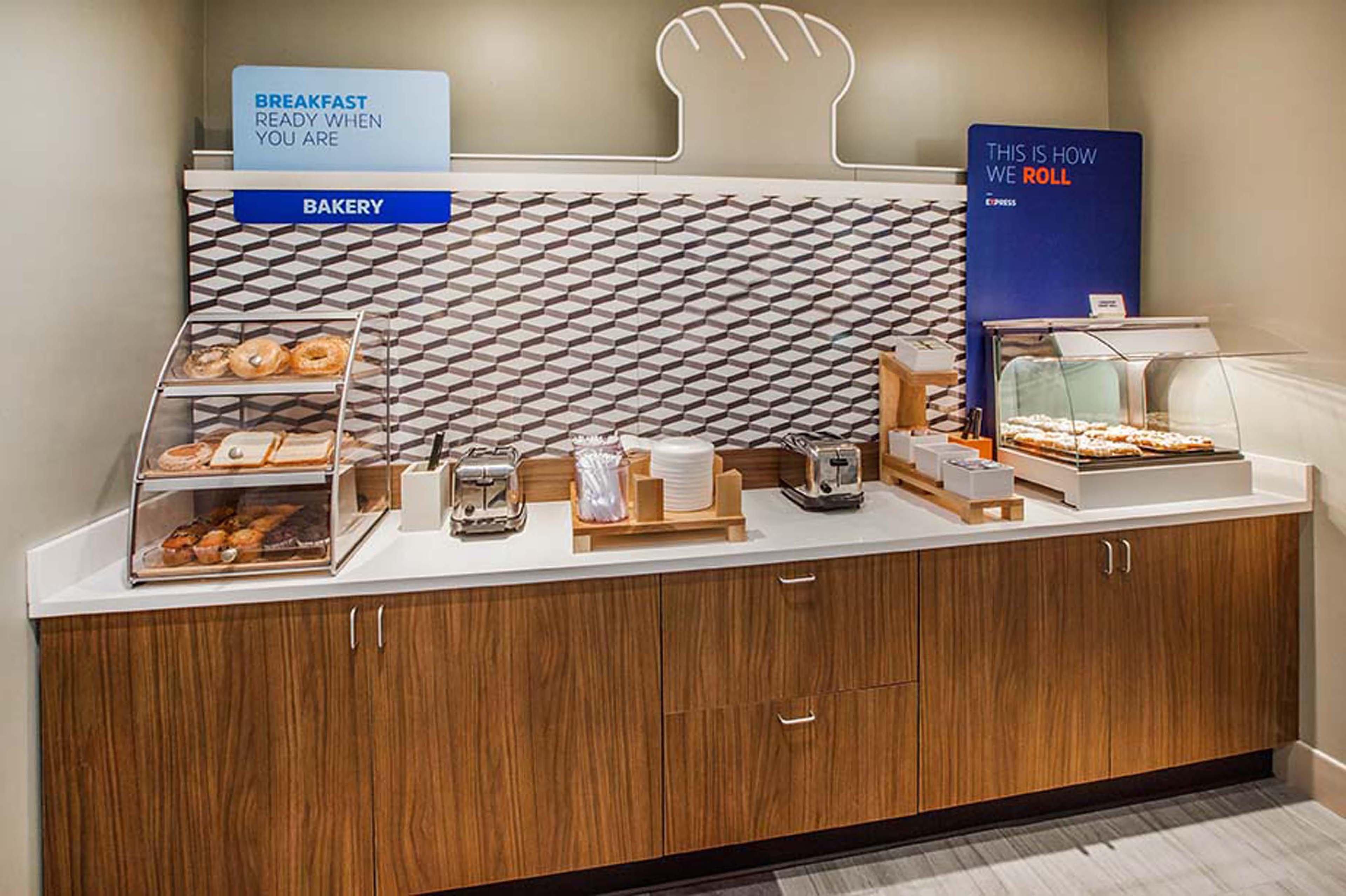 Holiday Inn Express Washington Dc East- Andrews Afb By Ihg Camp Springs Buitenkant foto