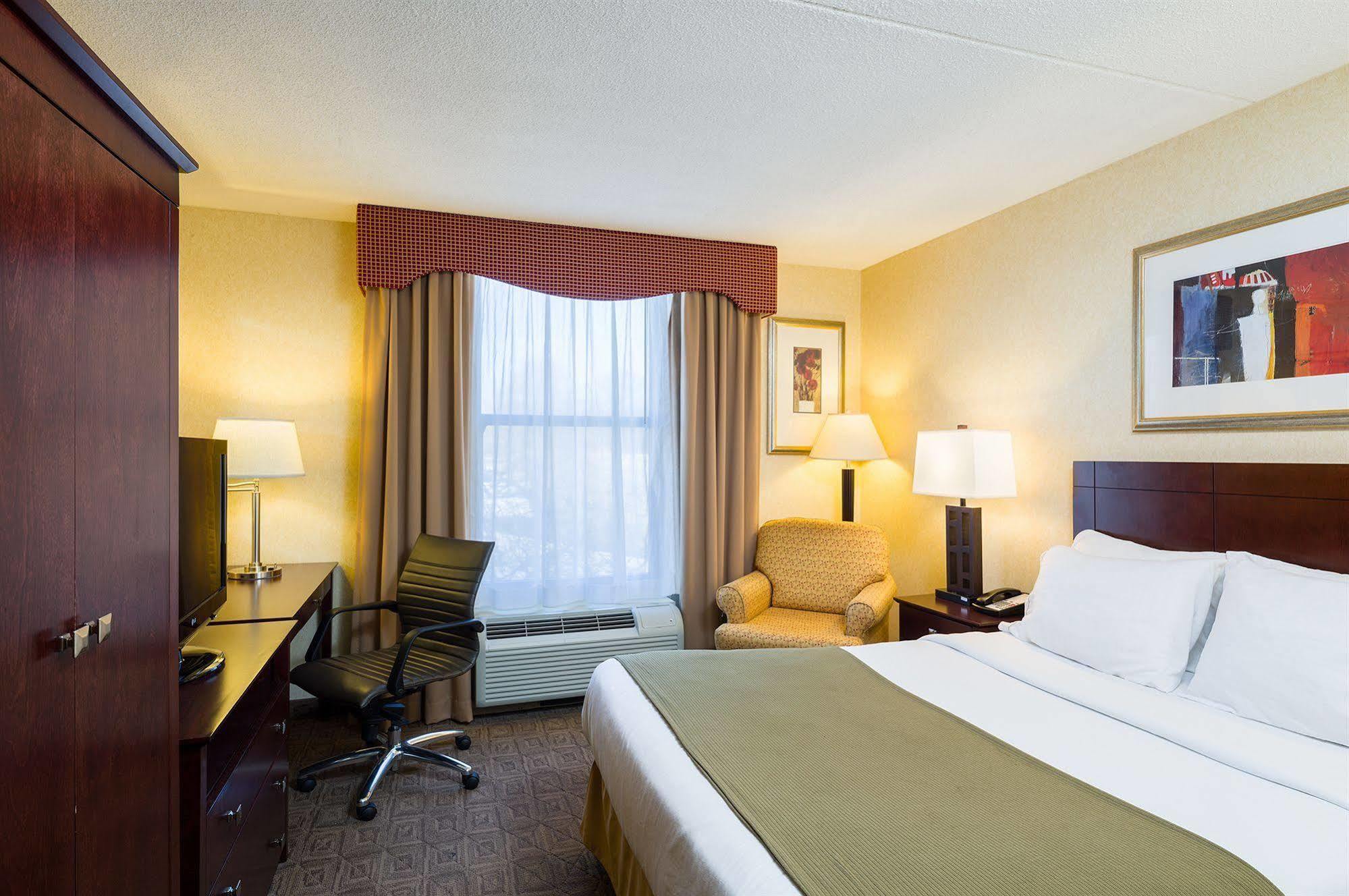 Holiday Inn Express Washington Dc East- Andrews Afb By Ihg Camp Springs Buitenkant foto